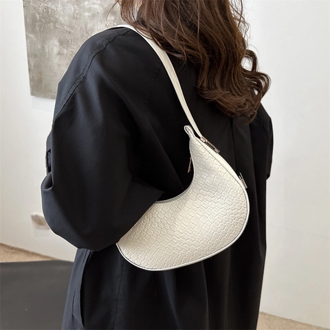 Women Vintage PU Leather Shoulder Bag Woven Pattern Large Capacity Crescent Hobo Underarm Bag Casual Fashion Daily Handbag