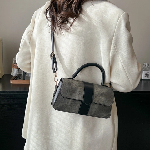 Damen Vintage Einfarbig Nylon Schultertasche Pendeln Kleine Quadratische Umhängetasche Handtasche Mit Anhänger Dekor 2025 Frühling