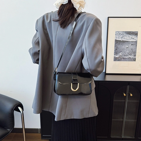 Vintage Glossy Patent PU Leather Shoulder Bag For Women Horseshoe Buckle Minimalist Underarm Bag Solid Color Crossbody Handbag