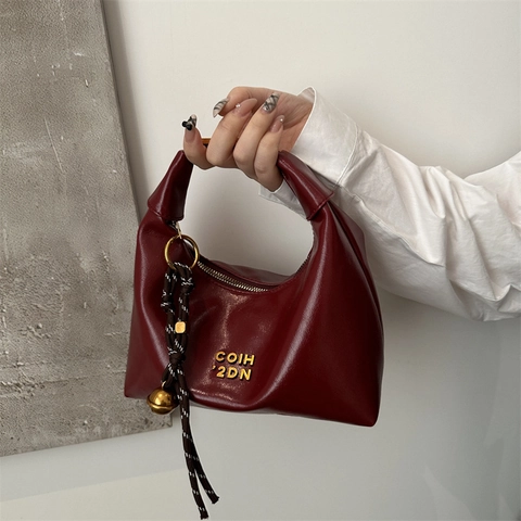 Vintage Women PU Leather Crescent Shoulder Bag Trendy Hobo Underarm Bag With Metal Letter Design Stitched Stylish Handbag