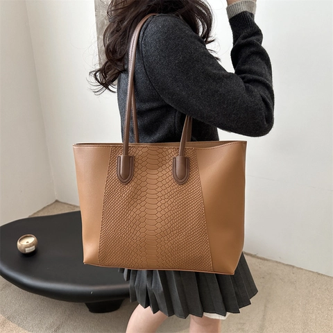 Borsa Tote da Donna in Pelle PU di Grande Capacità 2025 Primavera Retro Motivo Animale Cuciture Borsa a Spalla Pendolare Quotidiana