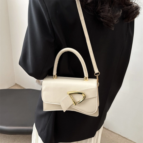 Borsa a Spalla da Donna in Pelle PU Retro Fibbia a D Fondo Curvo Piccola Borsa a Mano a Tracolla Casual Quotidiana