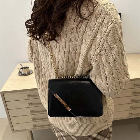 Sac à Bandoulière en Cuir PU à Texture Vintage pour Femmes Sac à Main à Rabat Carré Minimaliste avec Bordure en Métal Doré