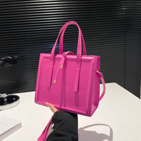 Sac à Épaule en Cuir PU Minimaliste Urbain pour Femmes Sac Cabas Carré Vertical Élégant Avec Bandoulière Réglable et Liens Métalliques