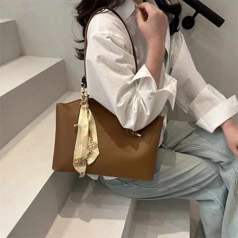 Borsa Tote da Donna in Pelle PU a Grande Capacità Texture Litchi Borsa a Tracolla Con Sciarpa Decorativa Minimalista Urbana