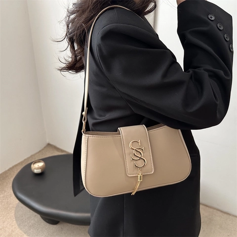 Bolso de Axila de Cuero PU Vintage para Mujer Minimalista Color Sólido Bolso de Hombro Con Logo S de Metal y Borla Moda