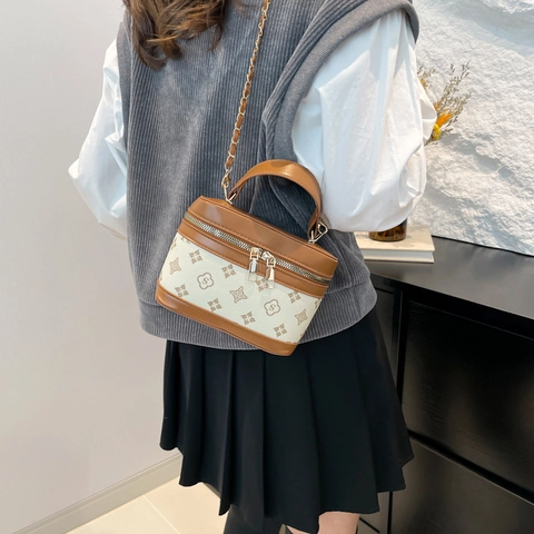 Vintage Monogram Small Square Bag Women PU Leather Fashion Chain Shoulder Bag High Texture Crossbody Handbag Daily Leisure Bag