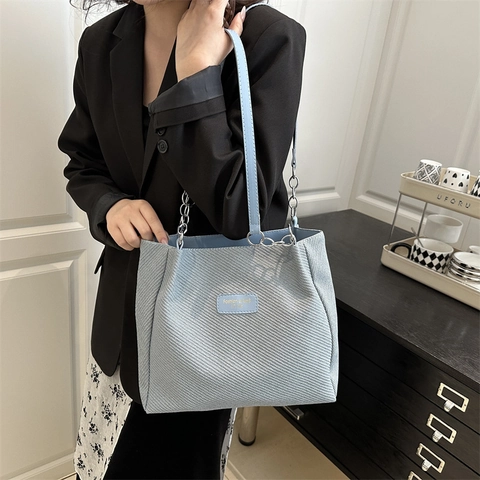 Bolso Tote de Moda para Mujer de Cuero PU Gran Capacidad Bolso de Hombro Color Sólido Con Detalle de Cadena Metálica Casual