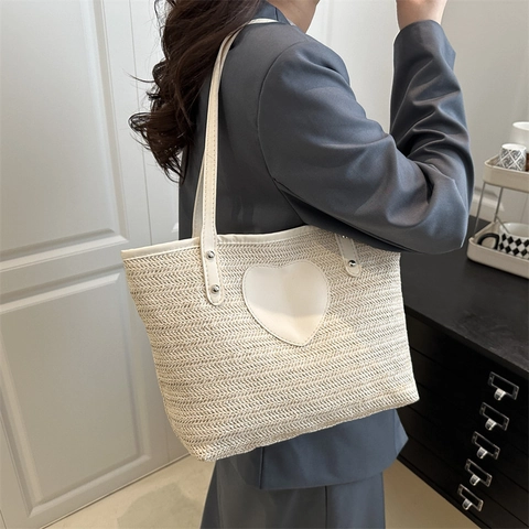 Koreaanse Stijl Hart Patch Stro Geweven Tote Bag Grote Capaciteit Zomer Strand Vakantie Schoudertas Boodschappenmand Voor Dames