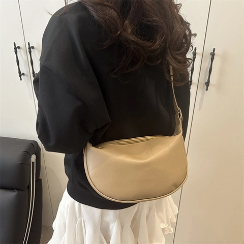 Retro Soft PU Leather Half Moon Shoulder Bag For Women Fashionable Solid Color Hobo Bag Crossbody Dumpling Bag With Adjustable Strap