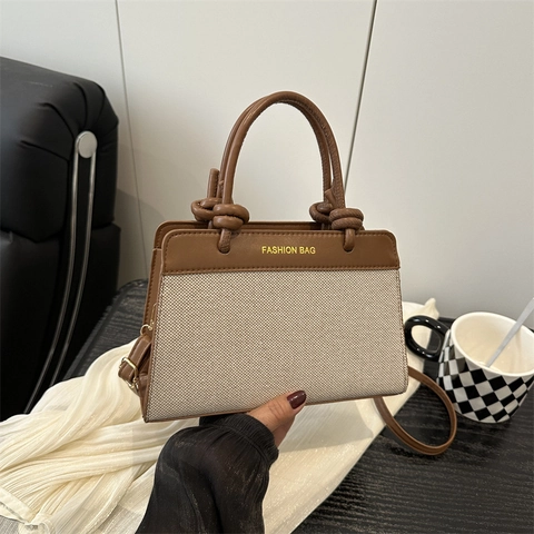 Borsa Sottobraccio Donna Minimalista Urbana in PU e Tela Patchwork Con Lettere Dorate e Manico a Nodo Borsa da Giorno