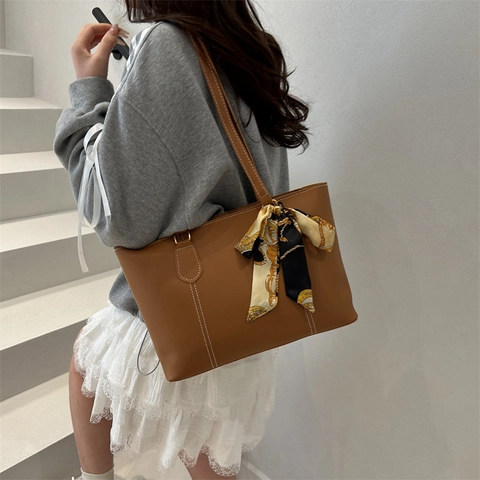 Borsa Tote Minimalista in Pelle PU per Donna Con Sciarpa Grande Capacità Cuciture a Contrasto Urban Chic Ufficio