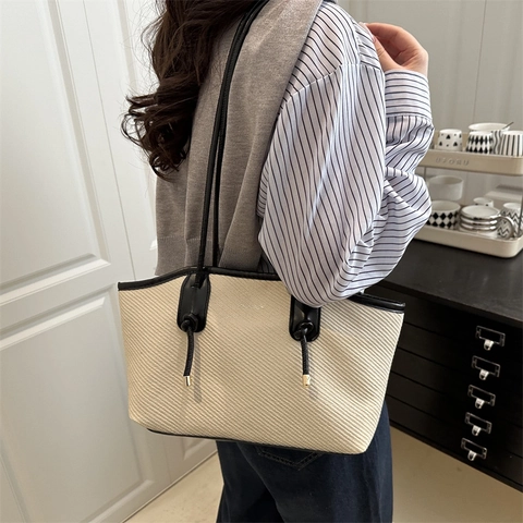 Damen Mode PU Leder Tragetasche Große Kapazität Buchstabendruck Schultertasche Einfacher Urbaner Stil Retro Webstruktur Handtasche