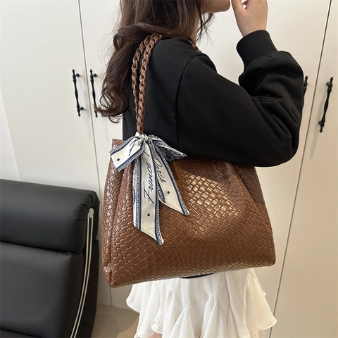 Damen Große Kapazität Gewebte PU Leder Tote Tasche Mode Einfache Schultertasche Mit Schal Dekoration Täglich Pendeln Handtasche