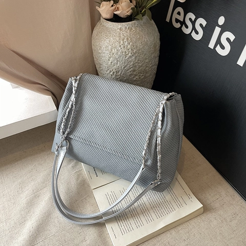 Borsa a Spalla Donna in PU con Texture a Spina di Pesce Vintage Tracolla a Catena Patta Tote Grande Capacità Moda Quotidiana Borsa a Tracolla