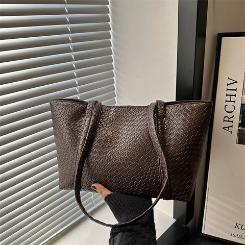 Women Large Capacity Woven Tote Bag Retro PU Leather Shoulder Bag Solid Color Urban Minimalist Daily Commute Underarm Bag