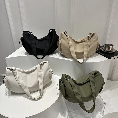 Borsa a Spalla Mezzaluna in Nylon a Grande Capacità per Donna Borsa a Tracolla Minimalista con Tracolla Regolabile e Coulisse