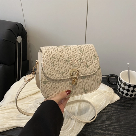 Women Straw Woven Shoulder Crossbody Bag Floral Embroidery Metallic Buckle Adjustable Strap Small Square Bag Pastoral Style