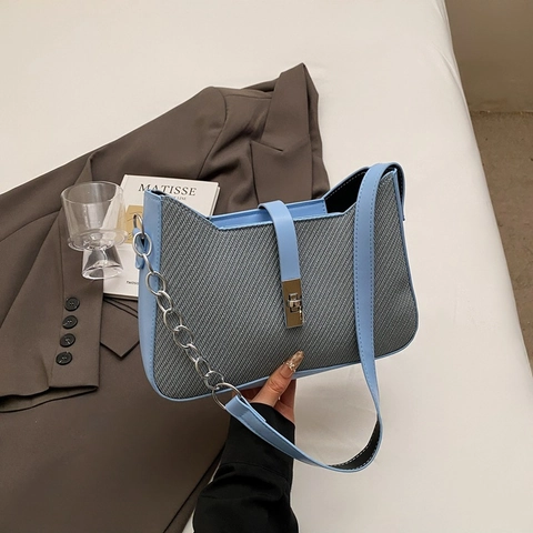 Borsa a Tracolla da Donna in Pelle PU con Trama Intrecciata Silhouette a Orecchio di Gatto Grande Capacità Catena