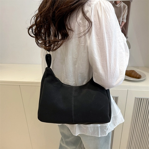 Vintage Large Capacity PU Leather Shoulder Bag For Women Commuting Casual Retro Hobo Underarm Tote Bag With Charm Solid Color