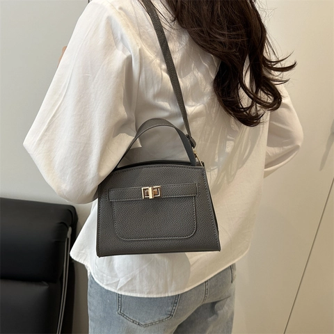 Damen Umhängetasche Aus PU-Leder Mit Litschi-Maserung Mode Kleine Quadratische Handtasche Mit Gold-Drehverschluss Pendler-Tasche