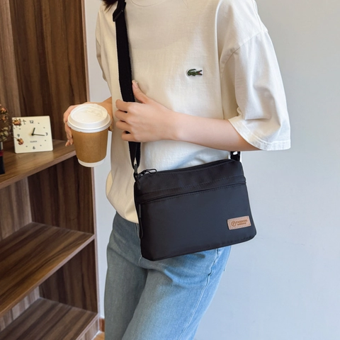 Unisex Simple Nylon Crossbody Bag Urban Solid Color Lightweight Shoulder Bag With Multi Layer Zipper Outdoor Casual Outing Bag