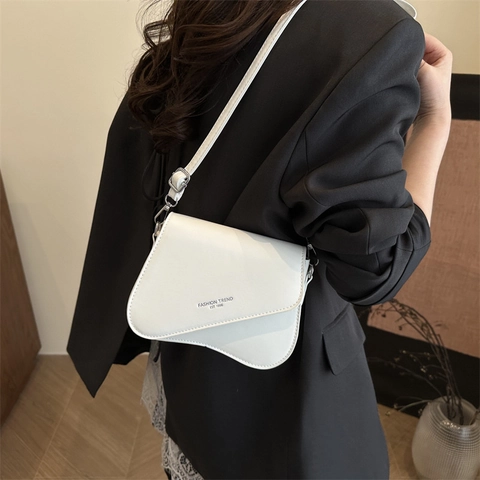 Minimalist Women's PU Leather Asymmetric Flip Shoulder Bag Fashion Trend Letter Print Crossbody Square Bag Daily Purse