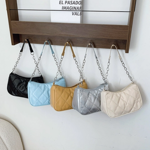 Dames Niche Gewatteerde Ruit PU Leren Schoudertas Trendy Metalen Ketting Okseltas Minimalistische Street Style Tas