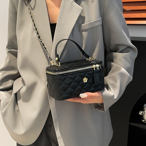 Damen Gesteppt Kette Umhängetasche Mode PU Leder Kamelie Dekor Kosmetiktasche Handtasche Kleine Quadratische Schultertasche