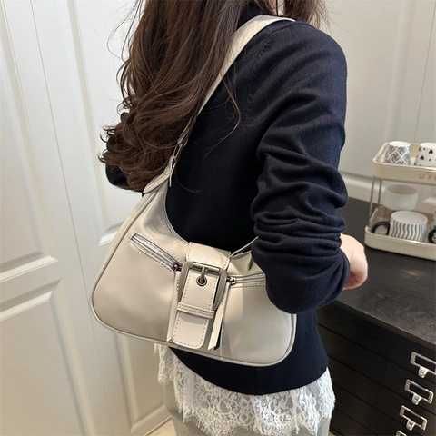Women Vintage PU Leather Shoulder Underarm Bag Large Capacity Minimalist Hobo Bag With Metal Buckle Decorative Zipper Handbag