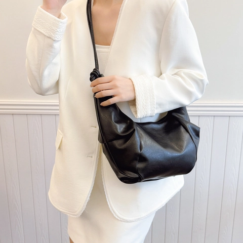 Sac à Épaule Hobo en Cuir PU Plissé Minimaliste pour Femmes Sac Sous les Bras Rétro Grande Capacité Décontracté Banlieue