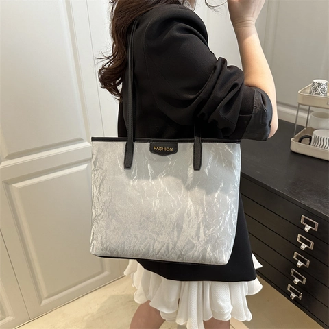 Women Minimalist Pleated Texture Large Capacity Tote Bag Fashion Crinkled Synthetic Leather Shoulder Bag For Daily Commute