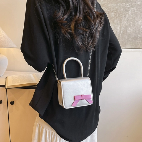 Borsa Quadrata Mini in Pelle PU Con Fiocco Dolce per Donna Moda Tinta Unita Piccola Borsa a Tracolla Con Catena in Metallo