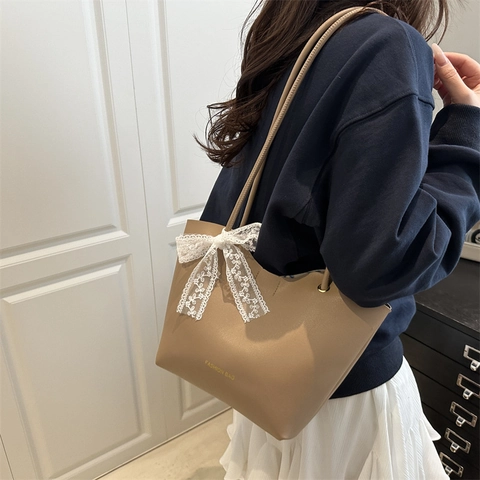 Sac Fourre-tout en Cuir PU pour Femmes Style Coréen Sac à Main à Bandoulière Avec Nœud en Dentelle Grande Capacité Sac de Shopping