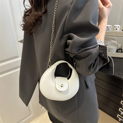 Women Trendy PU Leather Crescent Shoulder Bag Minimalist Half Moon Underarm Crossbody Bag With Metal Chain For Daily Commuting