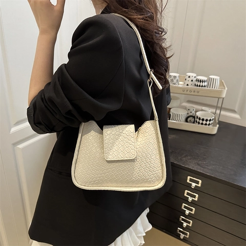 Women Urban Simple Woven Texture Shoulder Bag Large Capacity Vintage PU Leather Underarm Bag Fashion Casual Summer Handbag