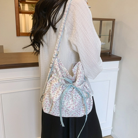 Sac à Épaule Sous le Bras Imprimé Floral Pour Femmes Avec Nœud Sac à Main en PU Plissé Mignon Petit Fourre-Tout Pour Filles