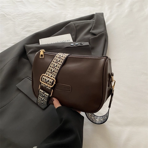 Fashion Women PU Leather Shoulder Bag With Wide Geometric Pattern Strap Casual Underarm Crossbody Bag For Daily Use Solid Color