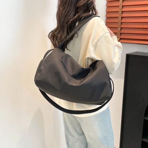 Große Kapazität Damen Nylon Umhängetasche Leichte Reisetasche Fitness Yoga Sporttasche Urban Einfacher Stil Tasche