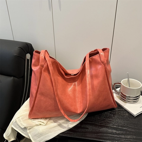 Sac Cabas Femme Grande Capacité en Cuir PU Style Coréen Minimaliste Sac à Épaule Avec Joli Pendentif Nuage Sac à Main Souple Quotidien