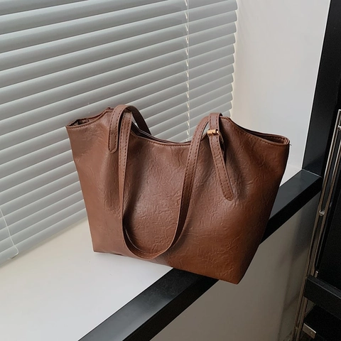 Damen Große Kapazität PU Leder Tragetasche Vintage Weiche Oberfläche Schultertasche Faltenstruktur Büro Pendeln Shopper Tasche