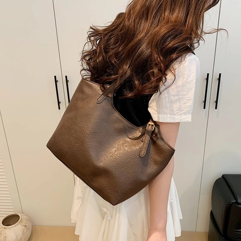 Damen Große Kapazität PU Leder Tragetasche Vintage Weiche Oberfläche Schultertasche Faltenstruktur Büro Pendeln Shopper Tasche