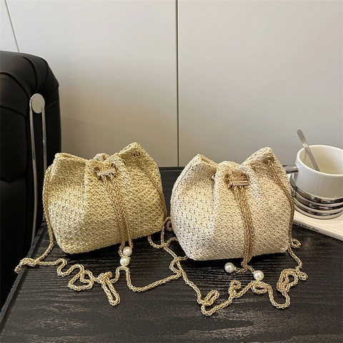 Gewebte Beuteltasche Für Damen Mode Sommer Stroh Umhängetasche Künstliche Perle Anhänger Goldkette Riemen Casual Strand Umhängetasche