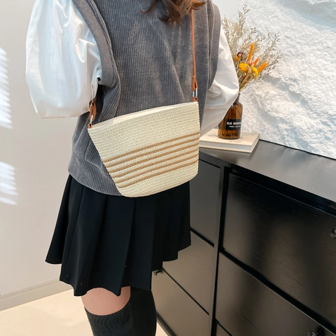 Borsa a Spalla a Secchiello Intrecciata in Paglia Stile Resort alla Moda Borsa a Tracolla Casual di Grande Capacità per Donna Spiaggia