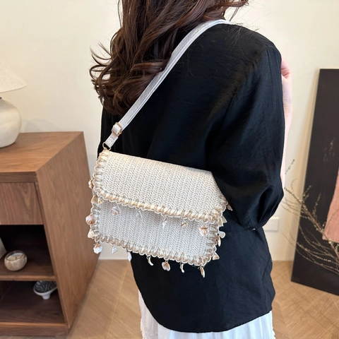 Women Bohemian Straw Woven Shoulder Bag Shell Tassel Decor Flap Messenger Bag Summer Beach Resort Fashion Square Bag