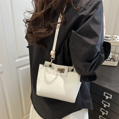 Borsa a Spalla da Donna Minimalista in Pelle PU Motivo Litchi Borsa a Tracolla con Chiusura a Scatto Dorata Borsa Quadrata