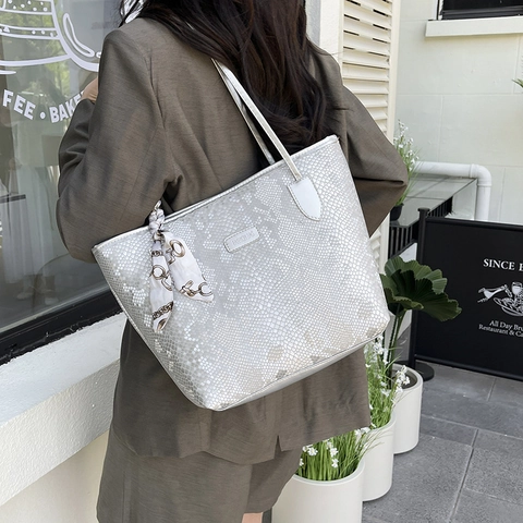 Große Kapazität PU Leder Schlangenmuster Einkaufstasche Mit Satinschal Minimalistische Umhängetasche Für Damen Täglich Pendeln Handtasche