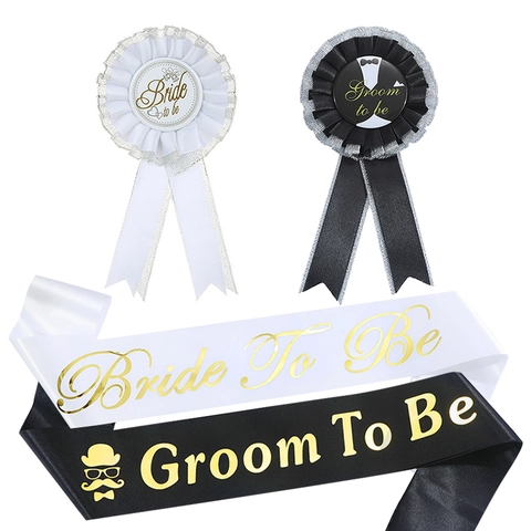 Fascia e Distintivo a Rosetta in Satin Con Stampa in Lamina d'Oro Bride To Be Groom To Be Accessori per Festa di Matrimonio