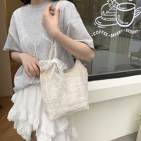 Damen Große Kapazität Stroh Gewebte Spitze Tote Bag Sommer Mode Hohl Blumen Schultertasche Mit Schleife Dekoration Süße Handtasche