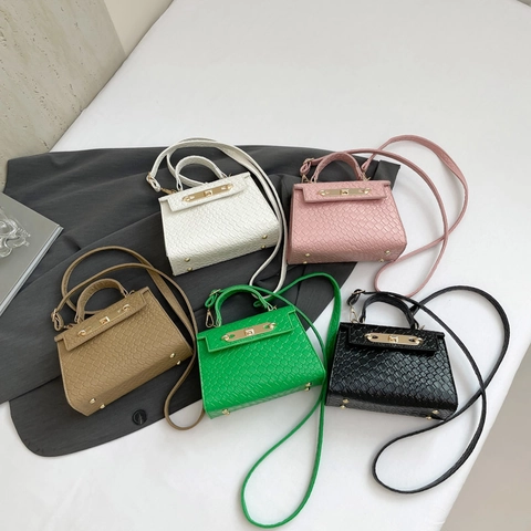 Mini Sac à Main pour Femmes Texture Tissée Motif Crocodile en Cuir PU Sac Bandoulière avec Serrure Métallique Petit Sac Carré